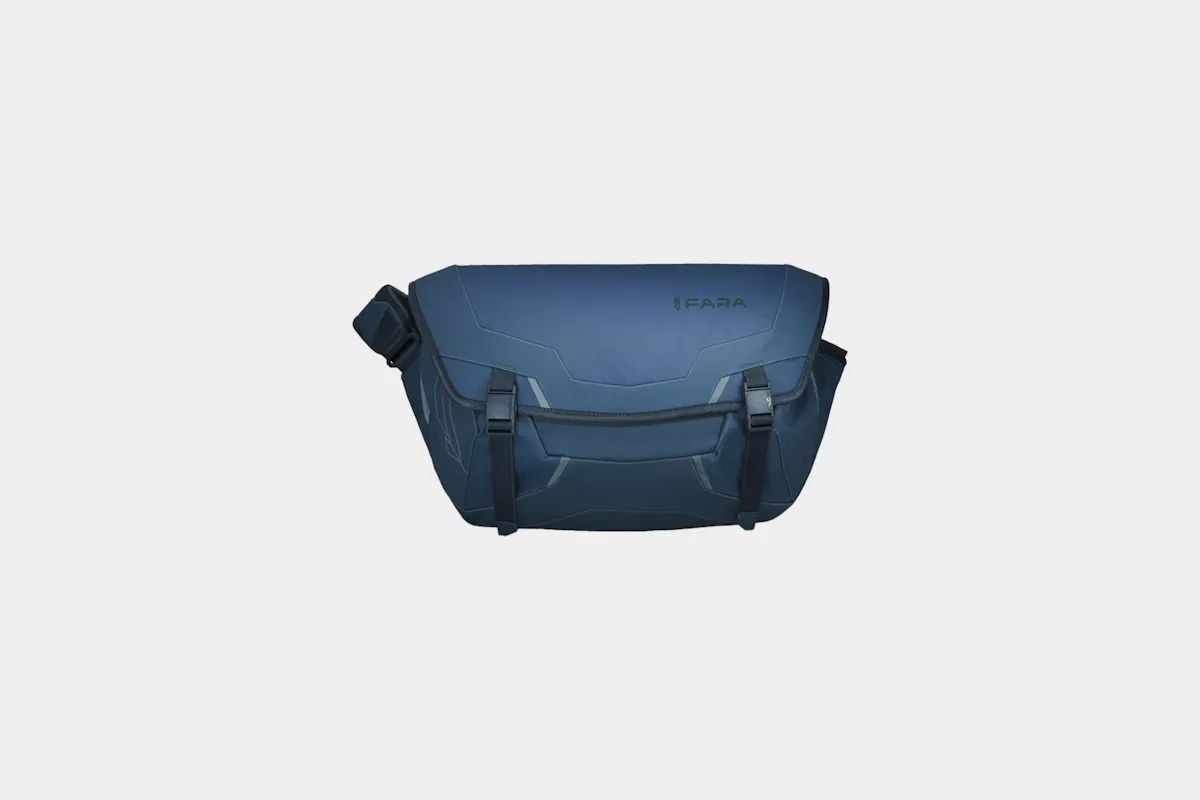 FARA RAVEN 16L Messenger Bag | Pack Hacker