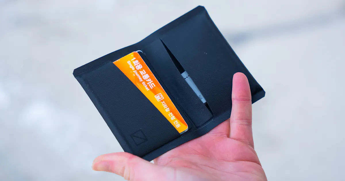 EVERGOODS ELEMENT Card Wallet Review | Pack Hacker