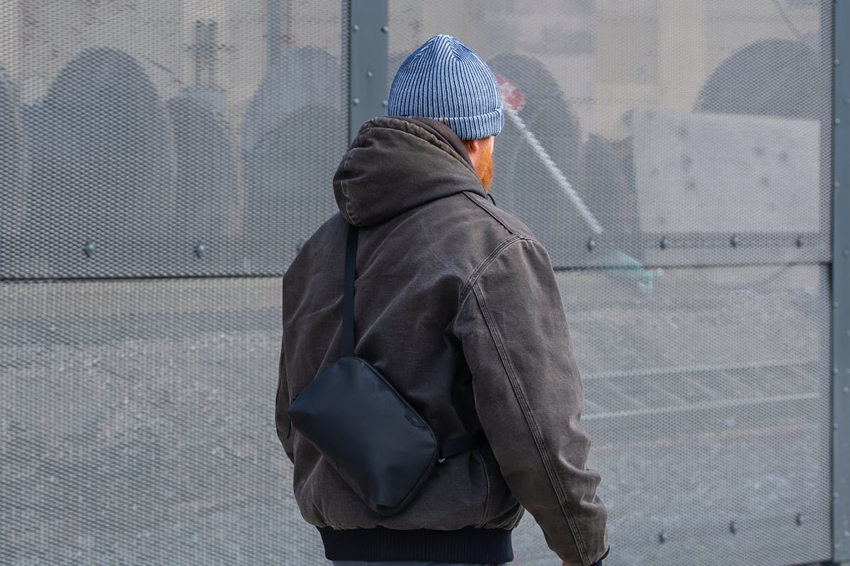 Peak Design Travel Crossbody 3L Back Walking