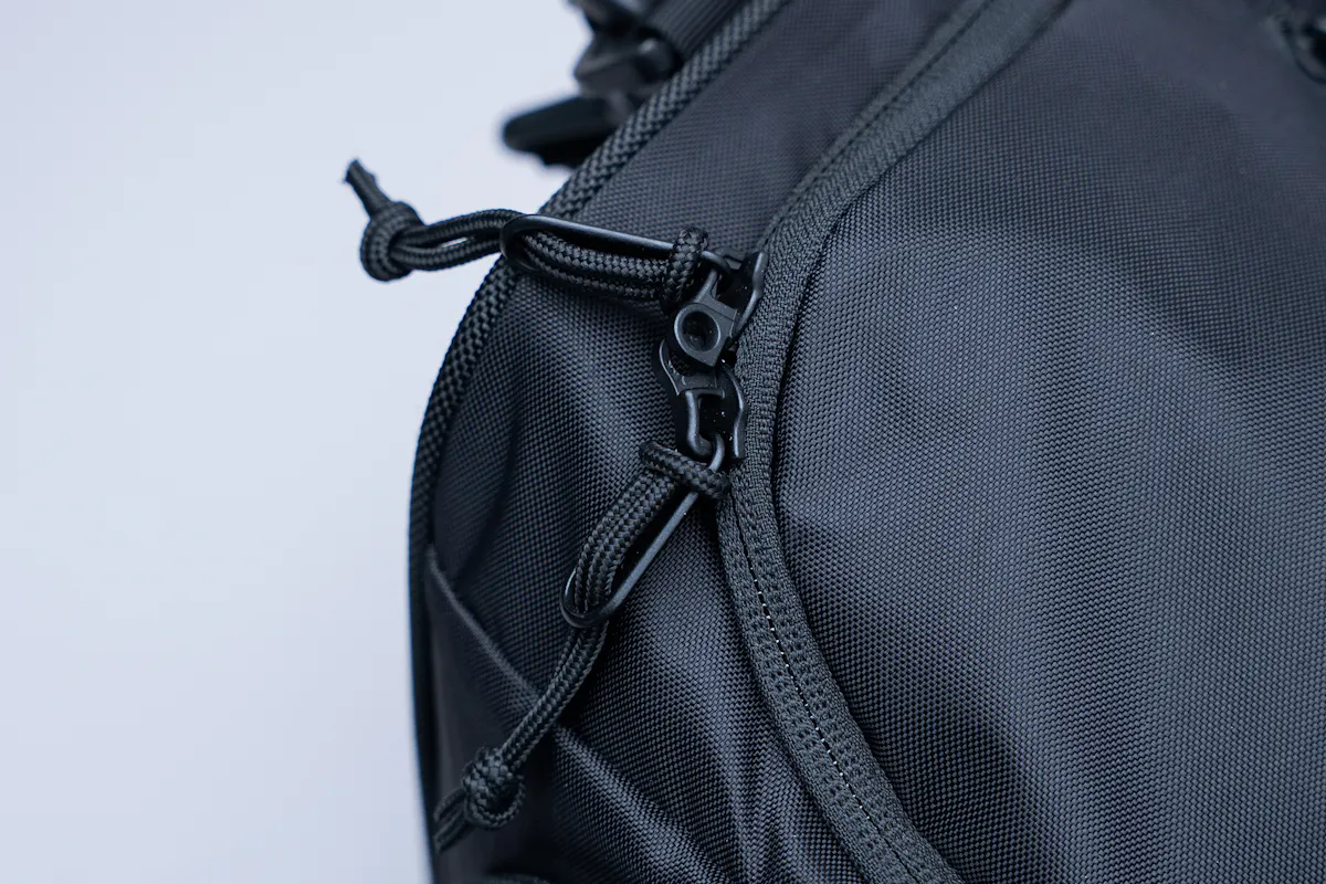 CARRYX Personal Duffel 27L Zippers