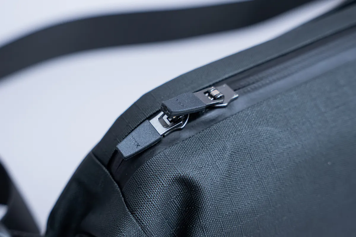 バッグ RE:FORM XB:01 CROSSBODY 3L RE:FORM XB:01 Crossbody 3L Review | Pack Hacker