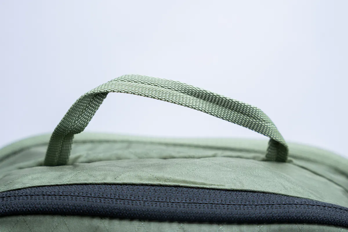 Thule clean:dirty packing cube Handle