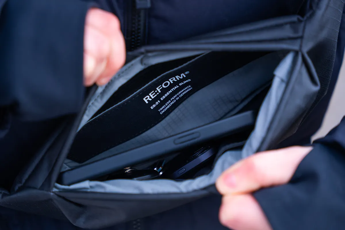 RE:FORM ES:01 Essential Sling 1.2L Interior