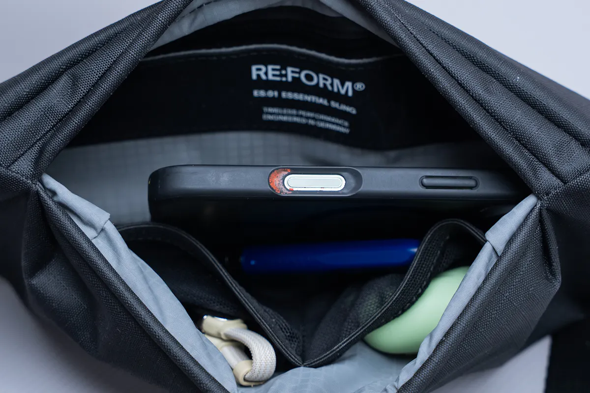RE:FORM ES:01 Essential Sling 1.2L Stuffed