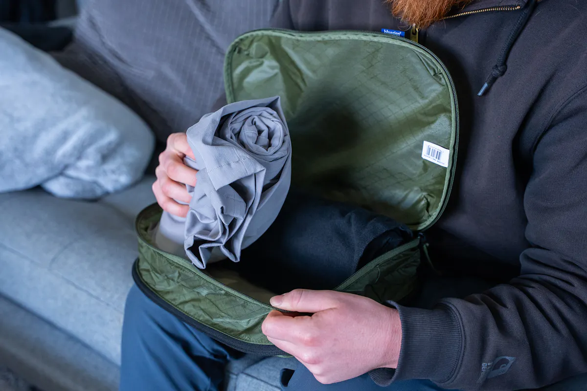 Thule clean:dirty packing cube In Use