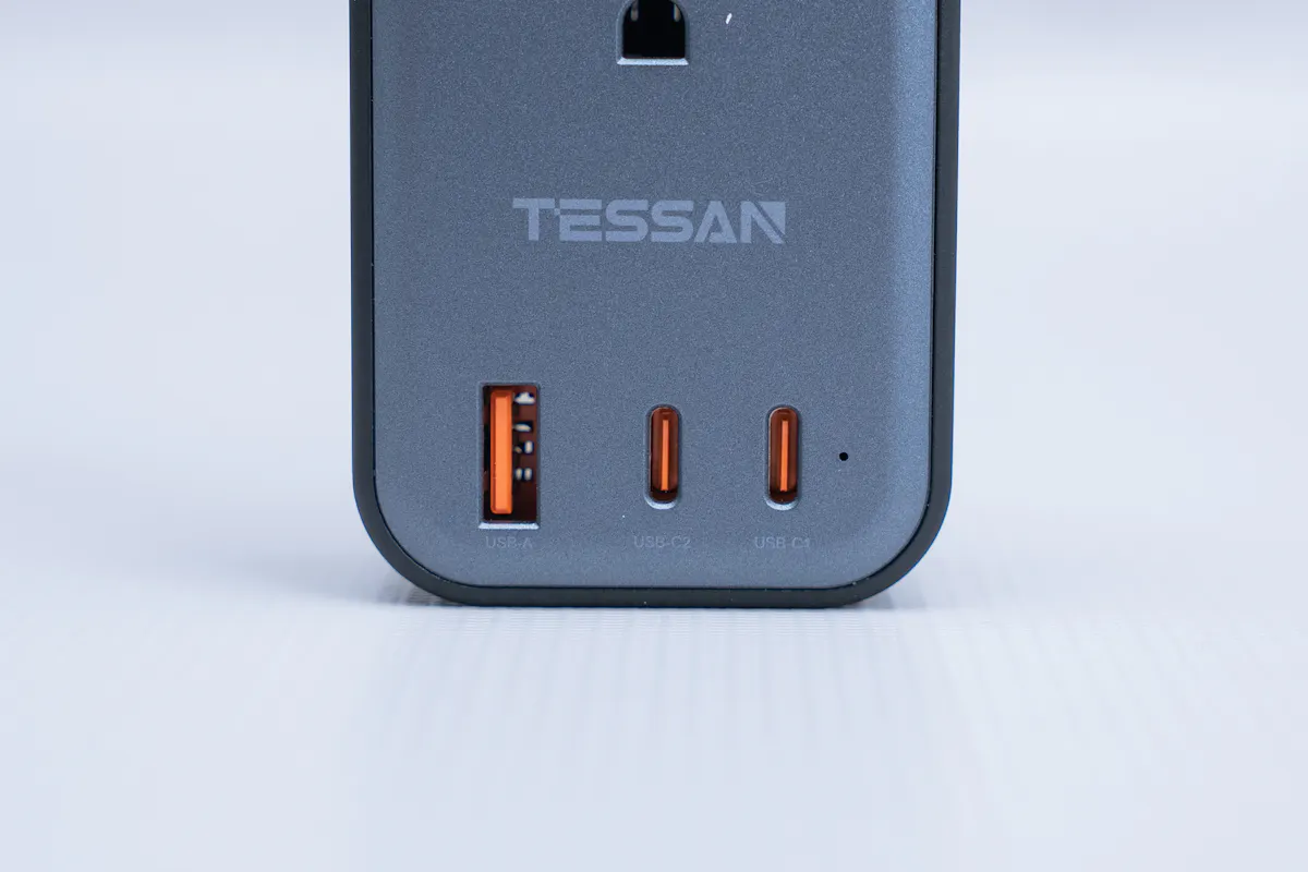 TESSAN Ultra Thin Universal Travel Adapter PD 20W USB Ports