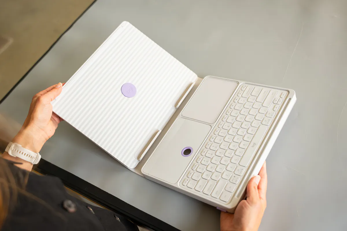 Logitech Casa Pop-Up Desk Open
