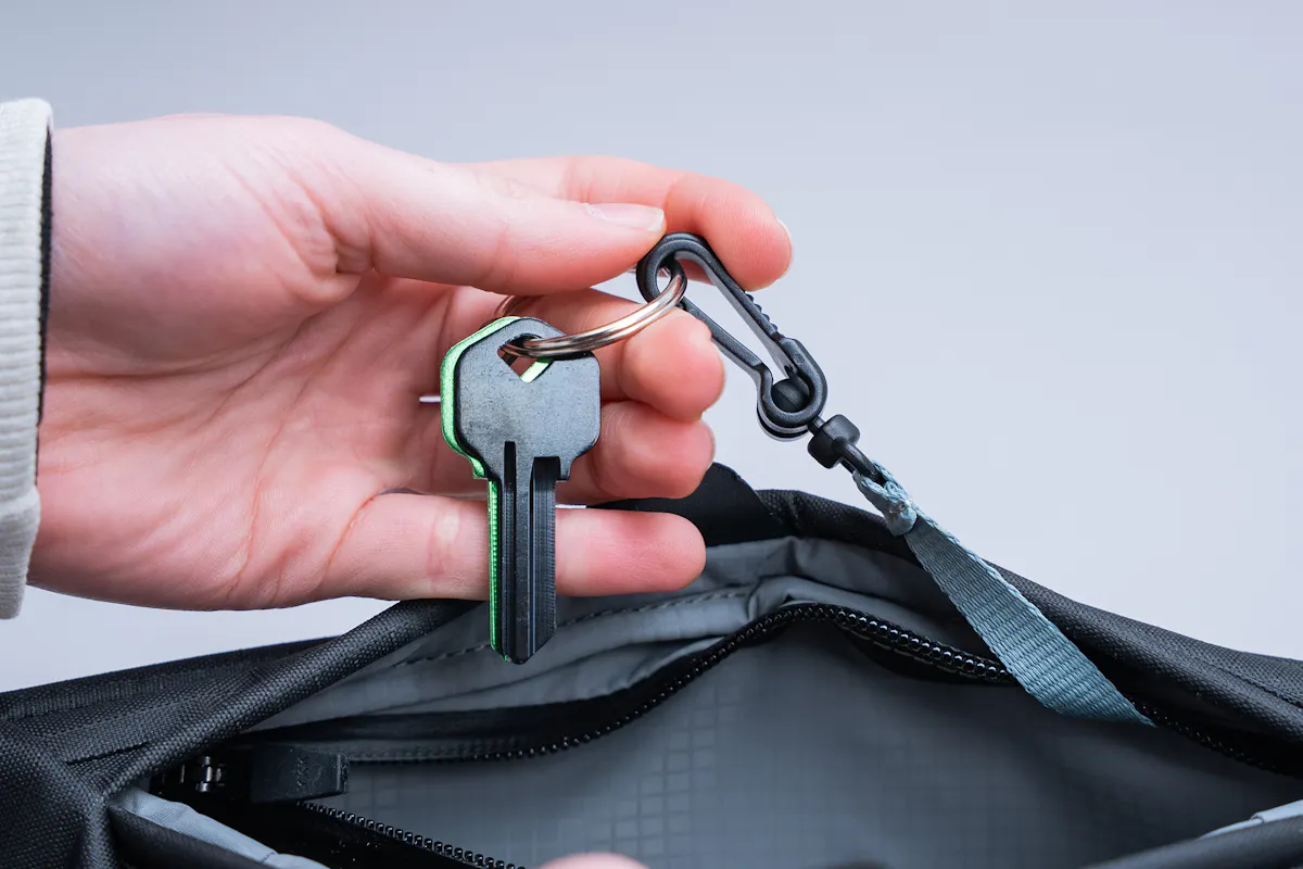 RE:FORM ES:01 Essential Sling 1.2L Keys