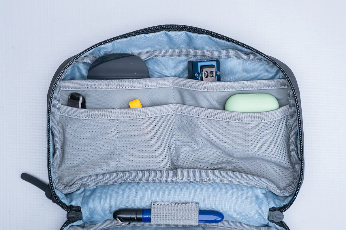 Sympl Tech Kit Slip Pockets