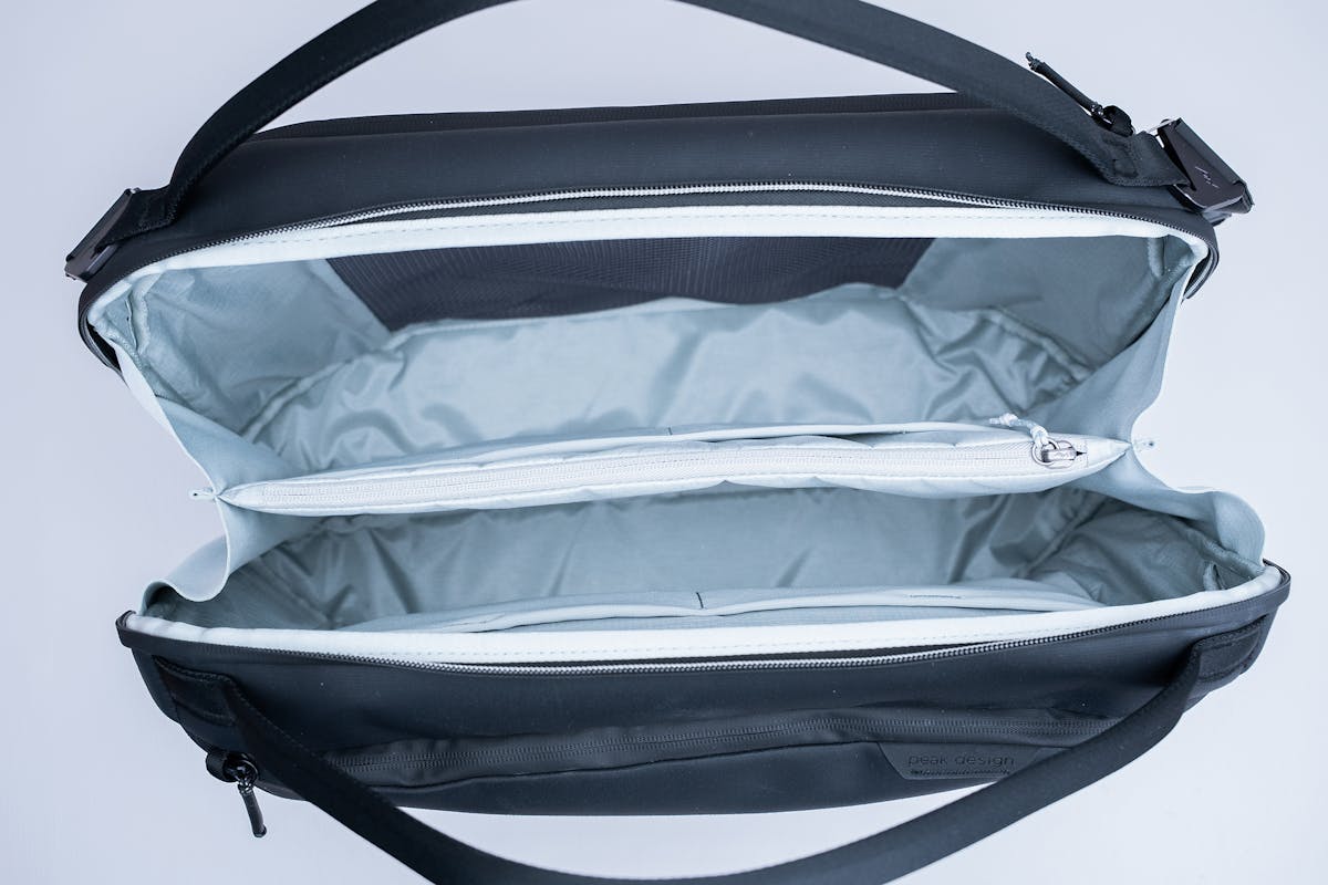 Peak Design Travel Weekender 25L Empty