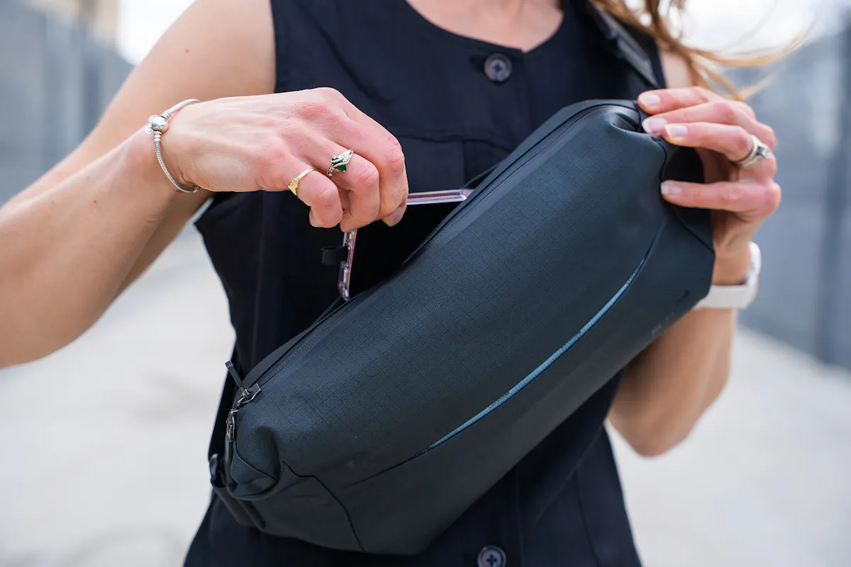 バッグ RE:FORM XB:01 CROSSBODY 3L RE:FORM XB:01 Crossbody 3L Review | Pack Hacker