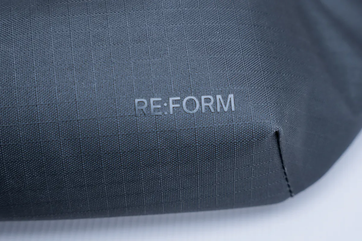 RE:FORM ES:01 Essential Sling 1.2L Brand