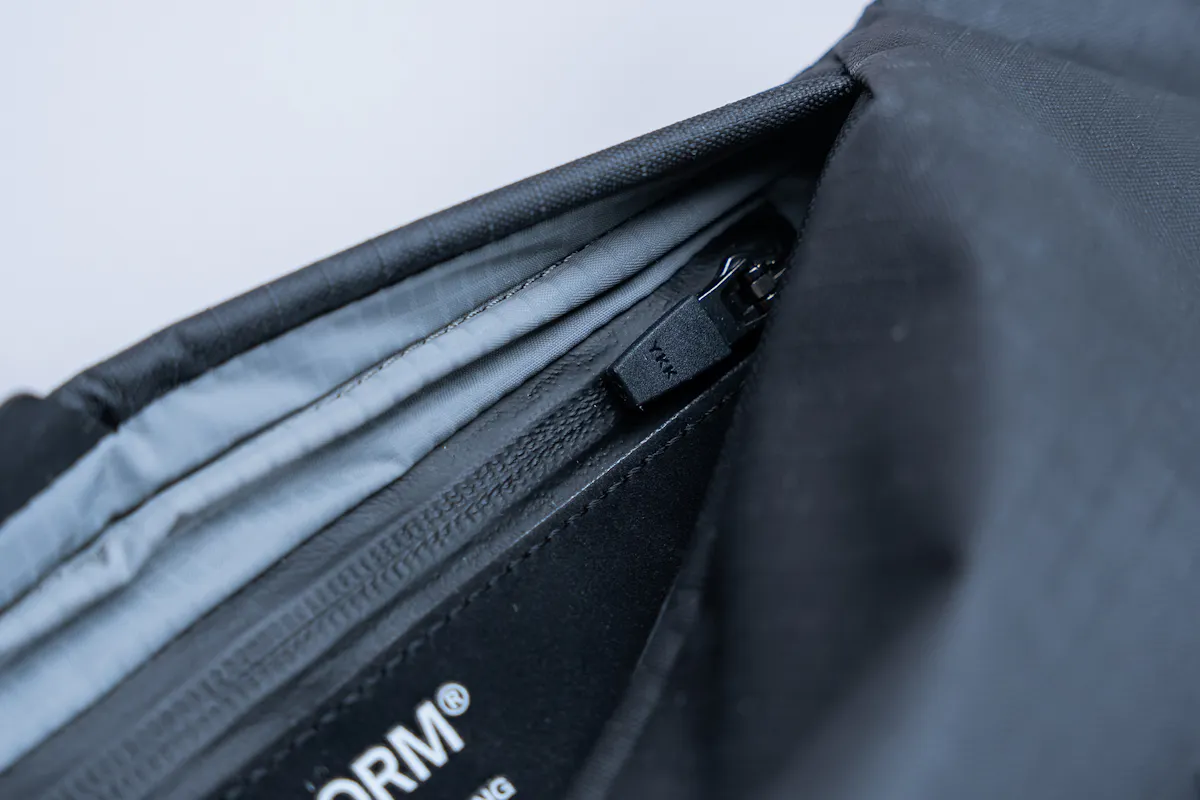 RE:FORM ES:01 Essential Sling 1.2L YKK
