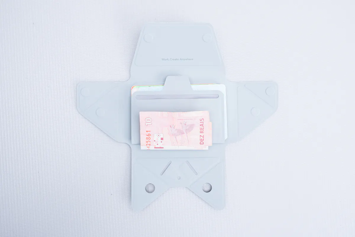 MOFT Snap Field Wallet Inside