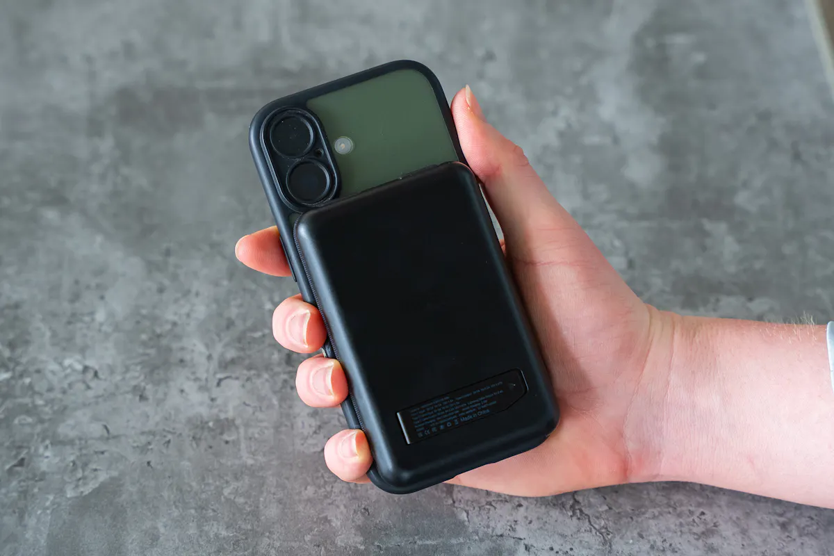The Ridge Power Bank (10k mAh) MagSafe Phone