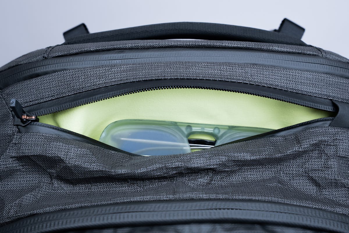 Aer Travel Pack 4 35L Top Pocket Glasses