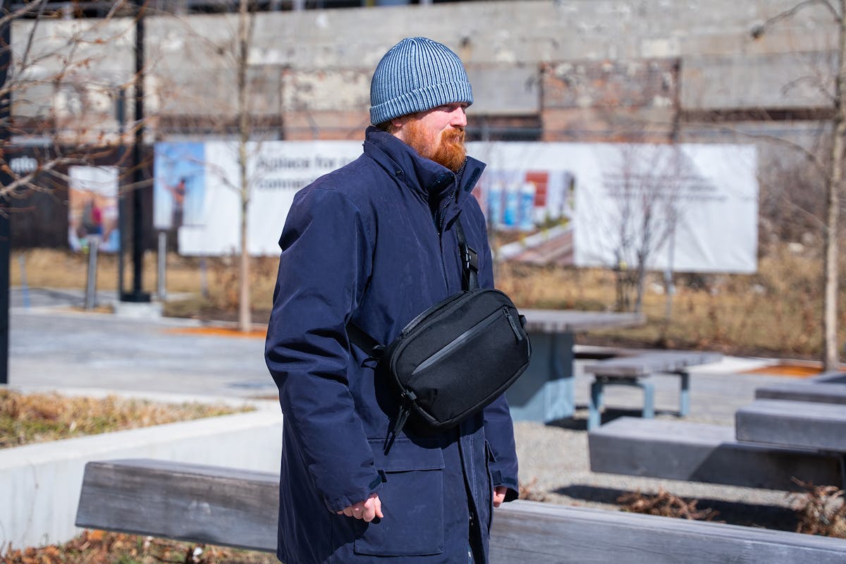 Aer Day Sling 4 Max Walking