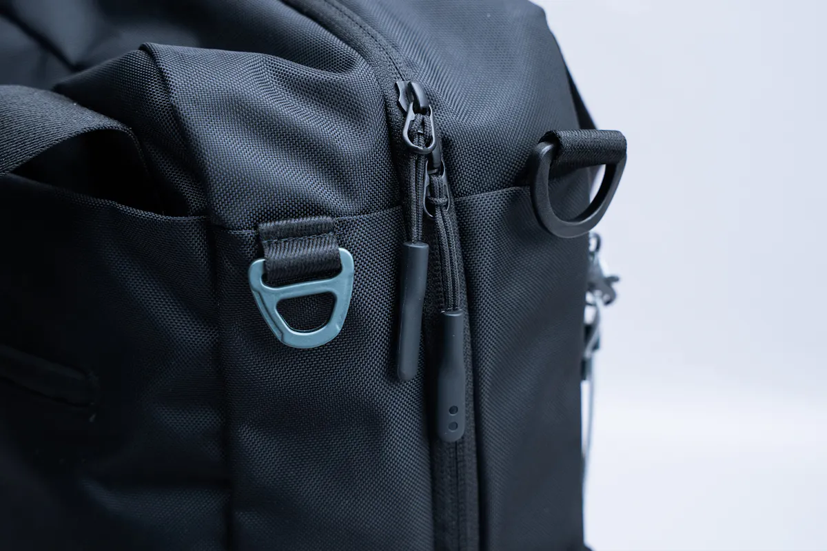 Sherpani Sojourn Tote Pack Zipper