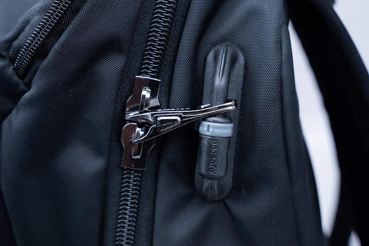 Pacsafe EXP 28L Anti-Theft Backpack Lock