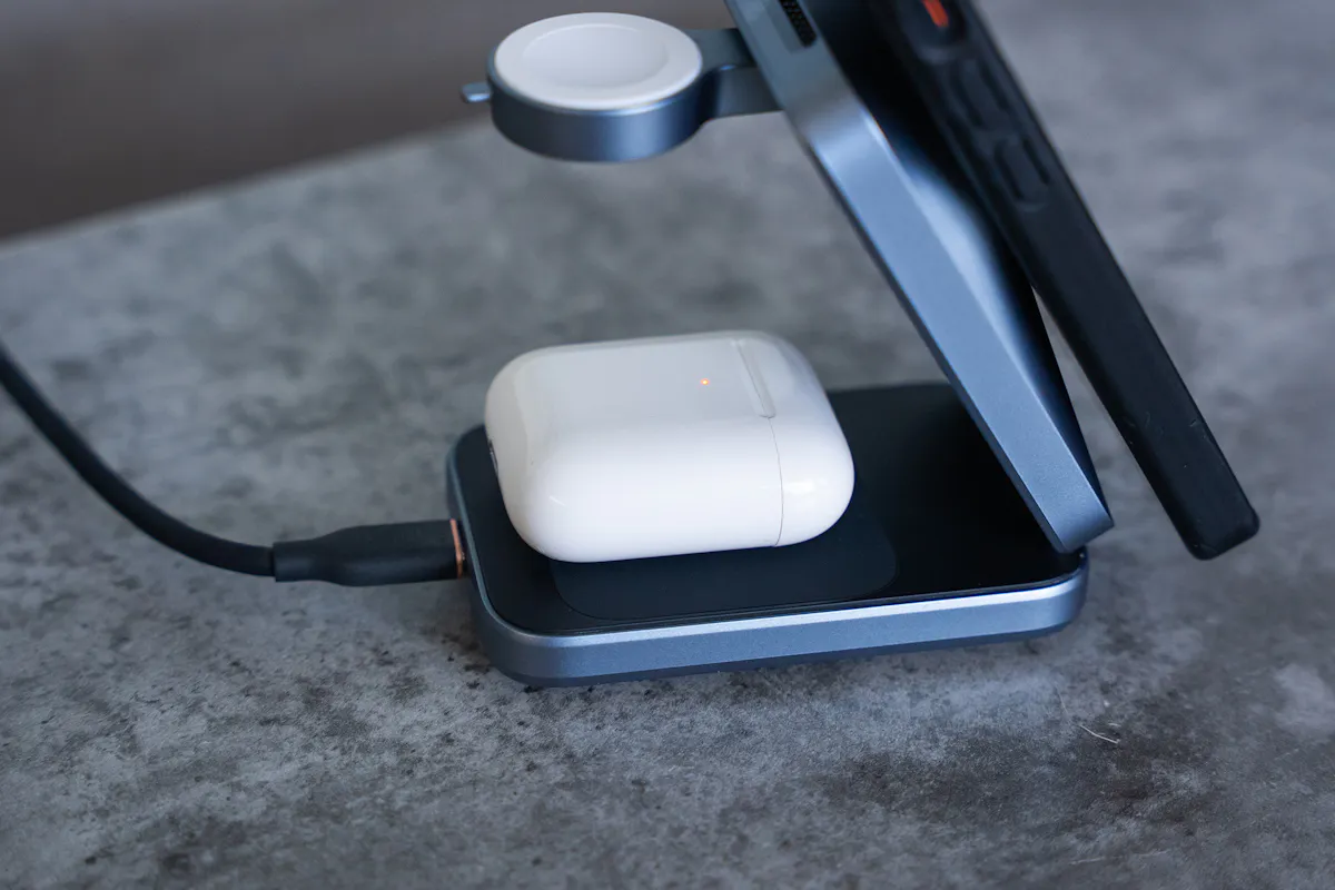 Anker Prime Wireless Charging Station (3-in-1, MagGo, AirCool, Foldable) Airpods