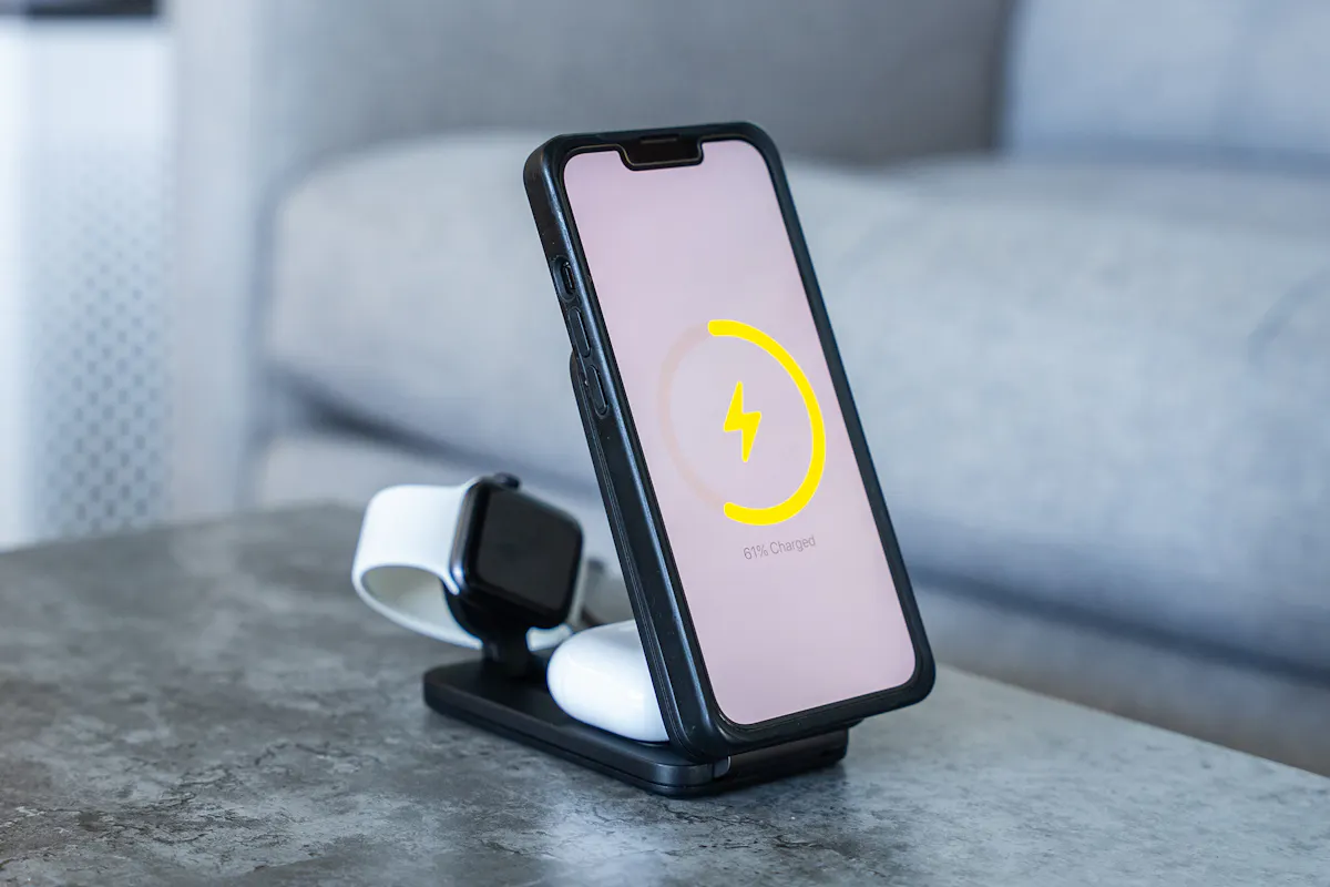 ESR CryoBoost Foldable 3-in-1 Magnetic Charging Station (25W) Charging
