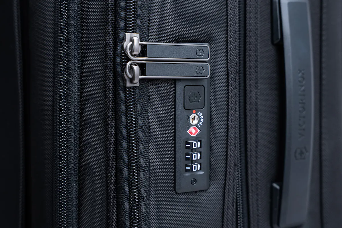 Victorinox Werks Traveler 7.0 Frequent Flyer Carry-On Lock