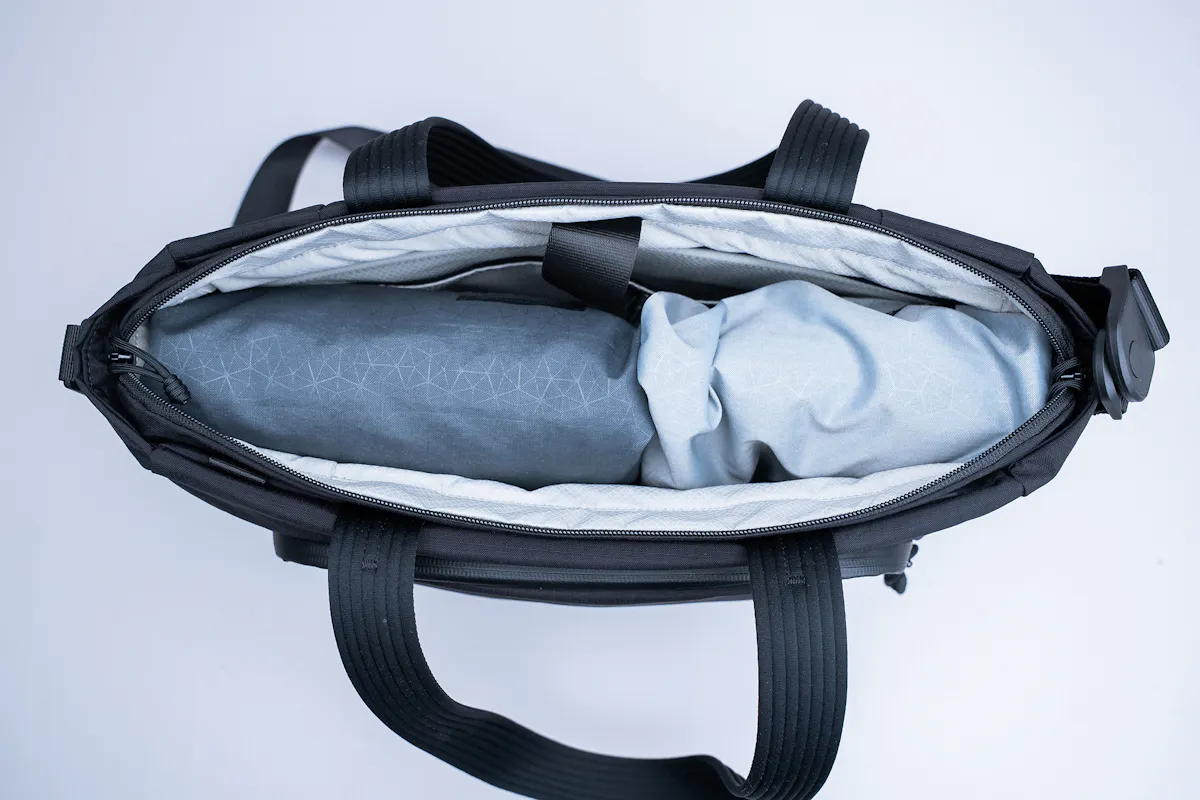 ALPAKA Bravo Tote V2 14L Stuffed