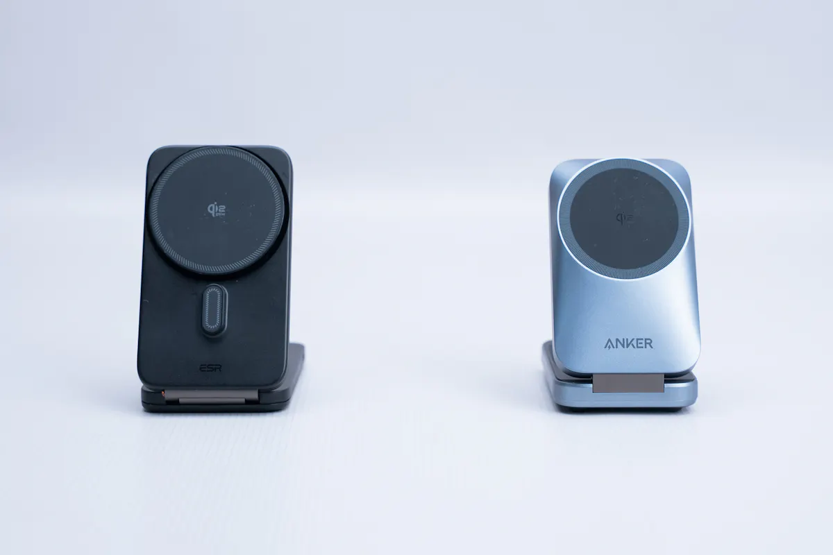 ESR CryoBoost Foldable 3-in-1 Magnetic Charging Station (25W) Comparison Anker