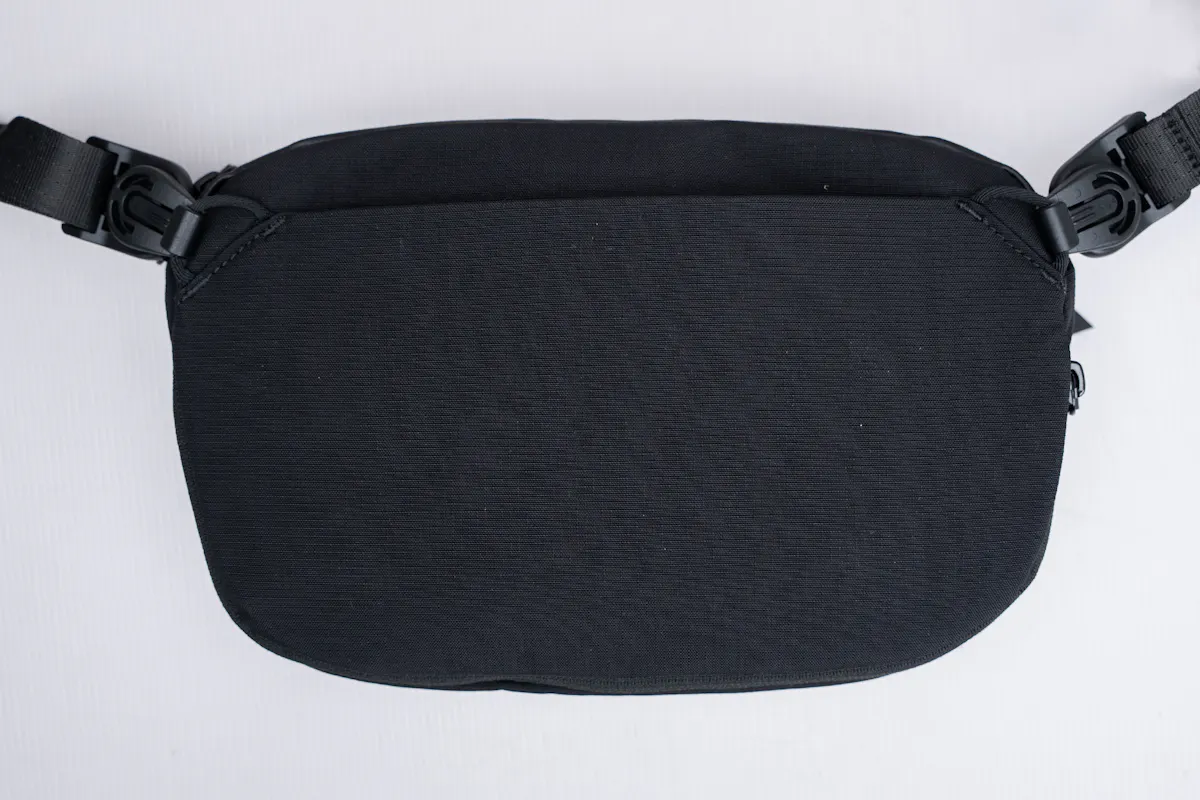 ALPAKA Flight Sling Pro (2.5L) Back Pocket