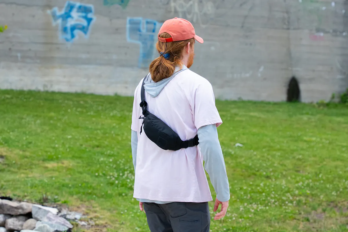 EVERGOODS Civic Access Sling 1L Side Back
