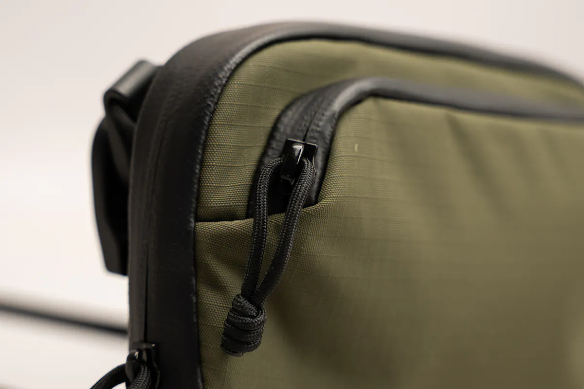 ALPAKA Bravo Passport Pouch Zipper Pull