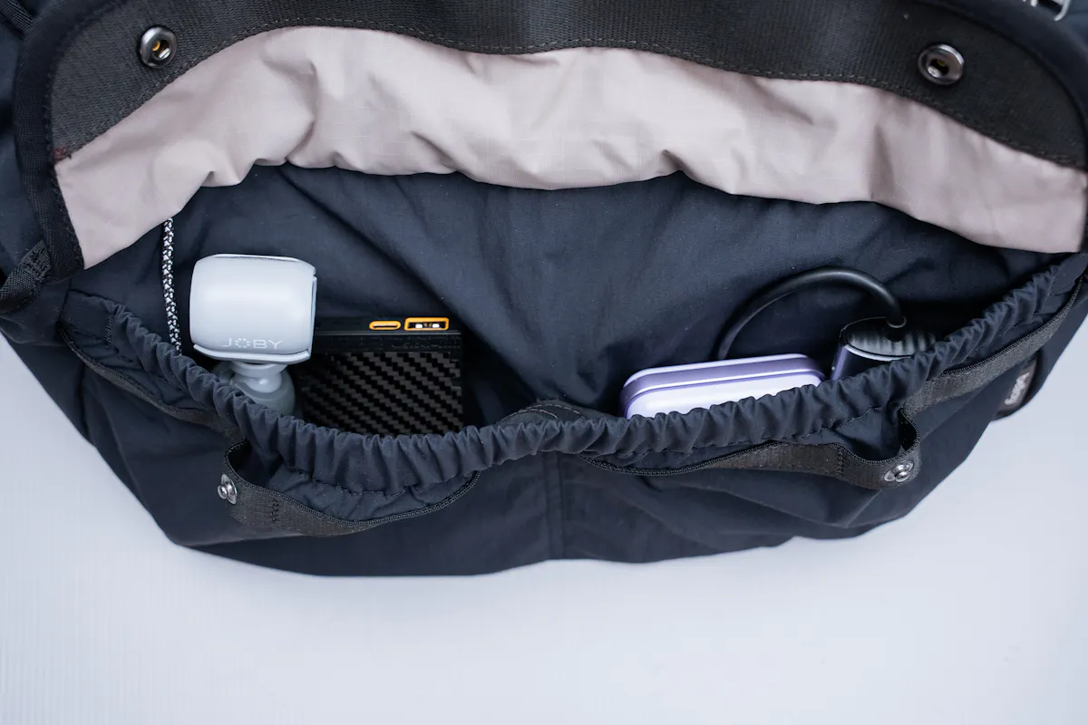 Bellroy Cinch Carryall Front Pockets