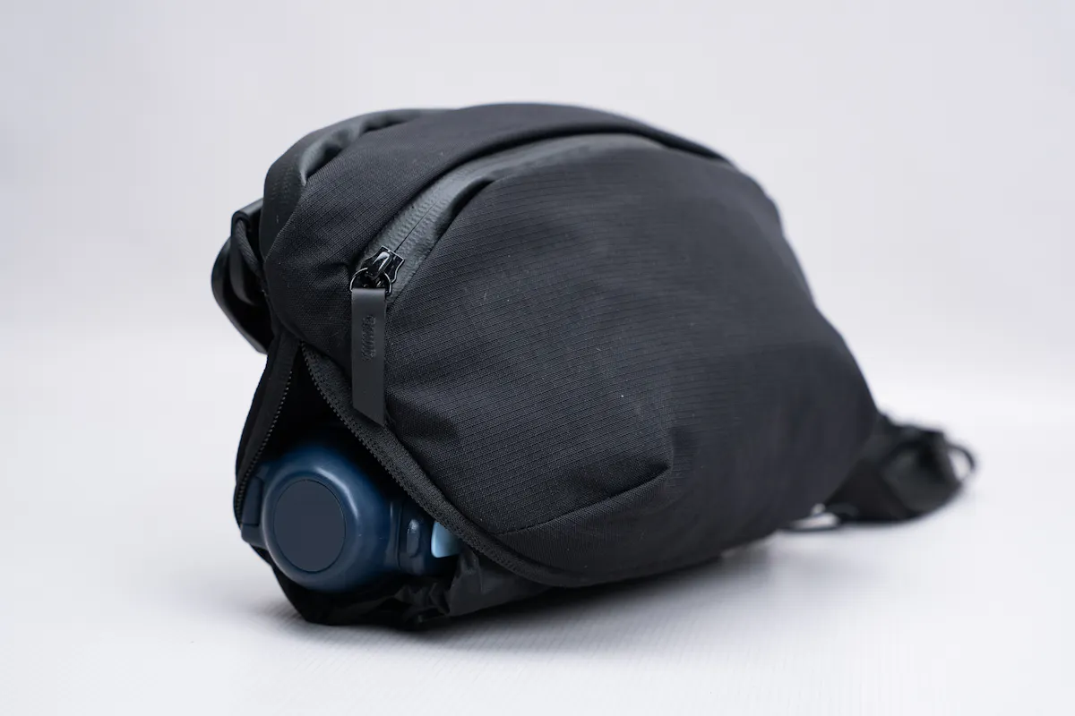ALPAKA Flight Sling Pro (2.5L) Full With Water Bottle