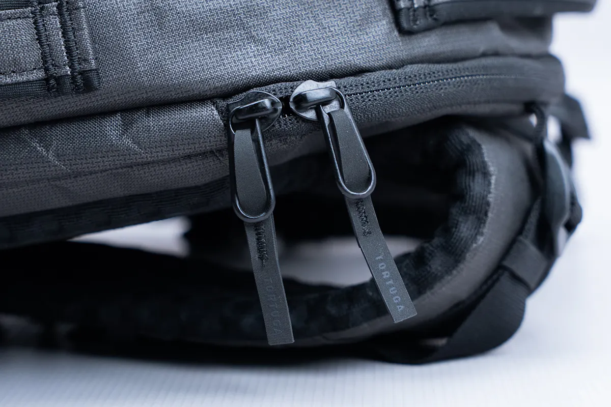 Tortuga Superlite Backpack Zippers 3