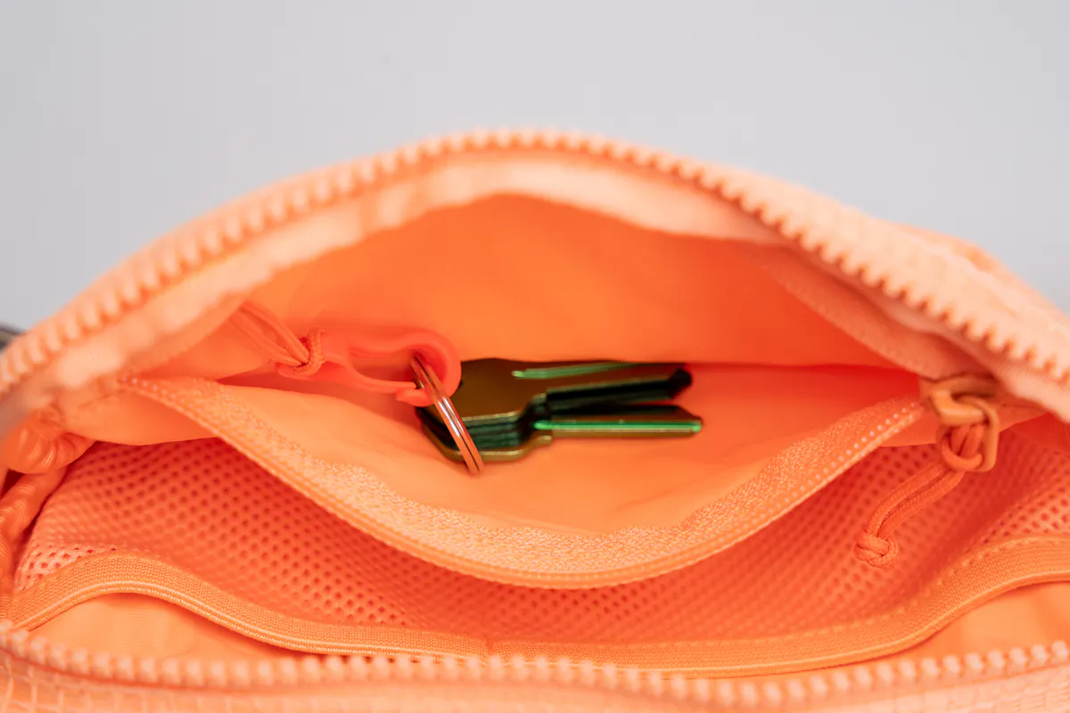 Owala Daily Crossbody 1L Zipper and Key Leash