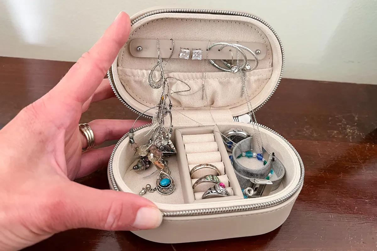 The Best Travel Jewelry Case Tangles