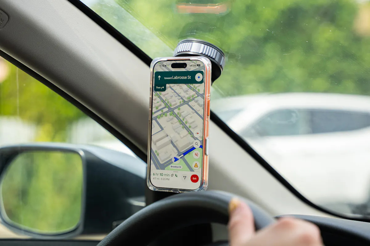 Ugreen MagSafe Car Mount phone Windshield