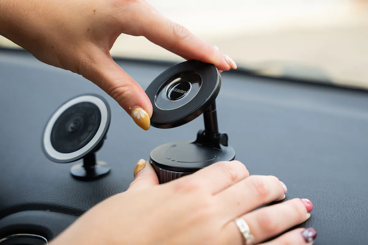 Ugreen MagSafe Car Mount Dashboard