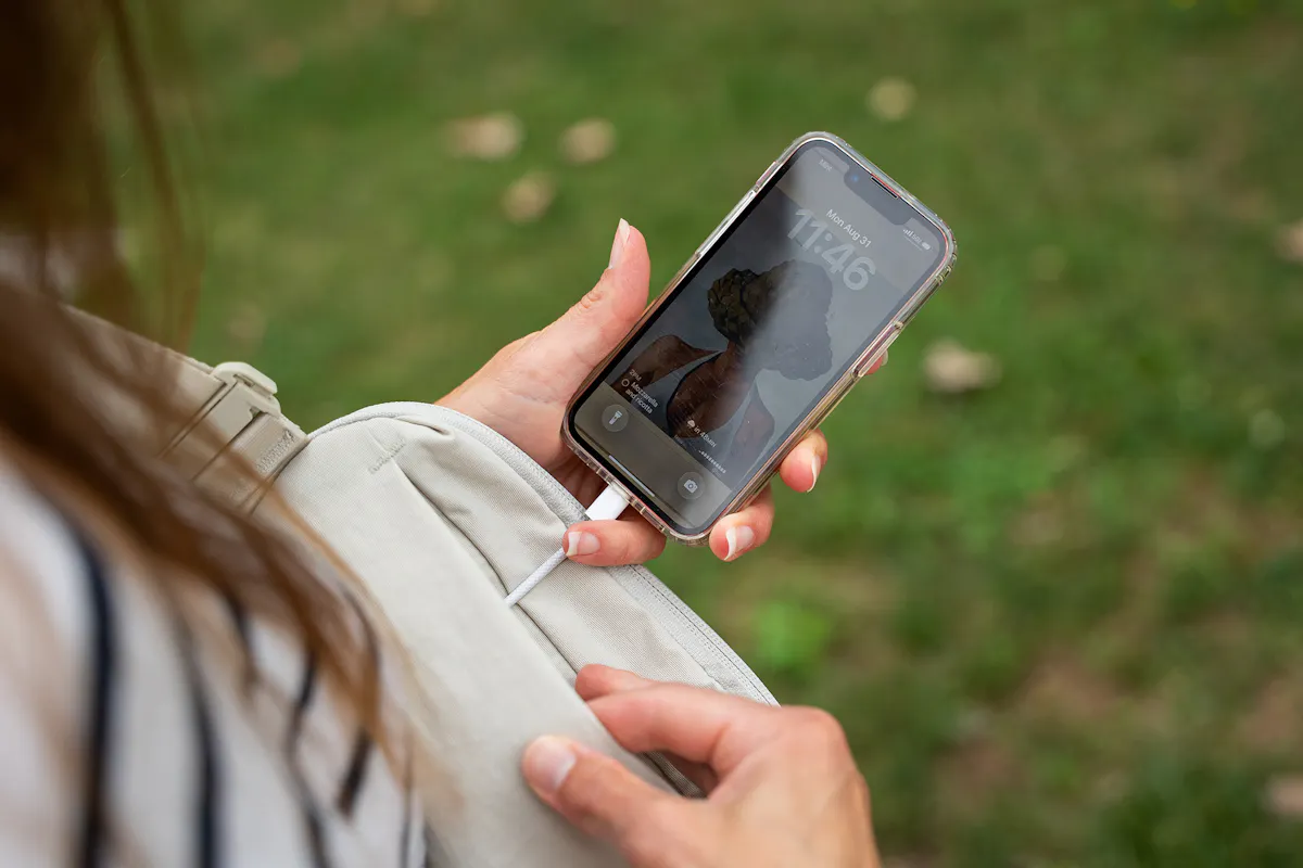 Peak Design City Sling Charging Phone